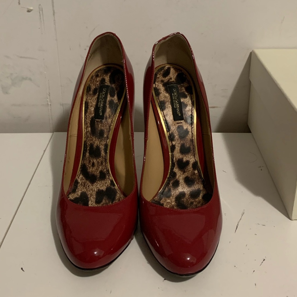Dolce & Gabbana Round toe pumps